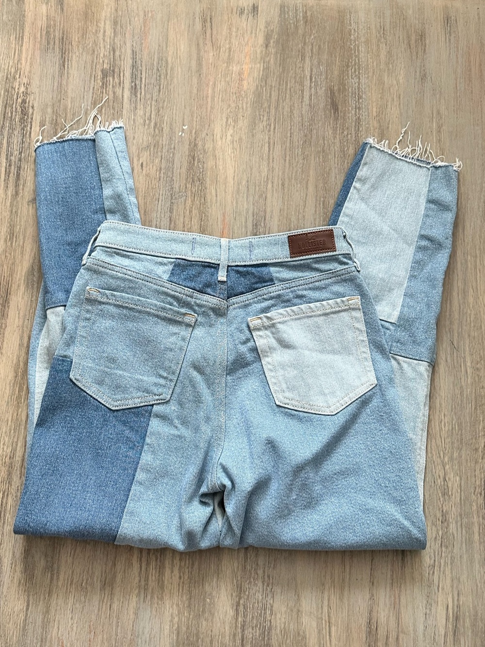 Hollister Women’s Patchwork Two-Tone High Rise Mom Jeans - Picture 7 of 9